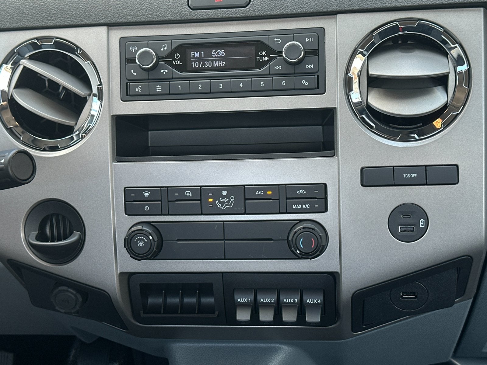 2027 Ford F-750SD Base