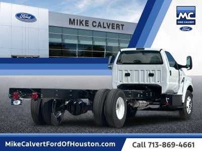 2027 Ford F-750SD Base