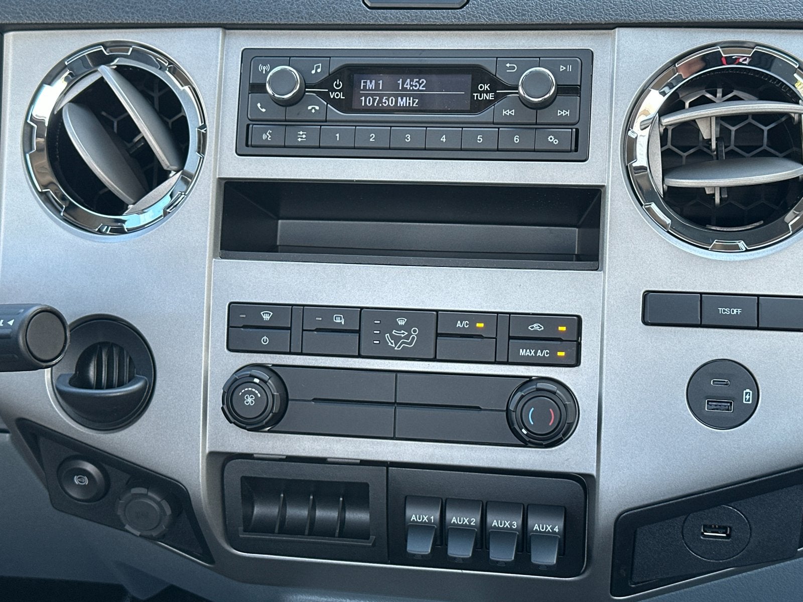 2027 Ford F-750SD Base