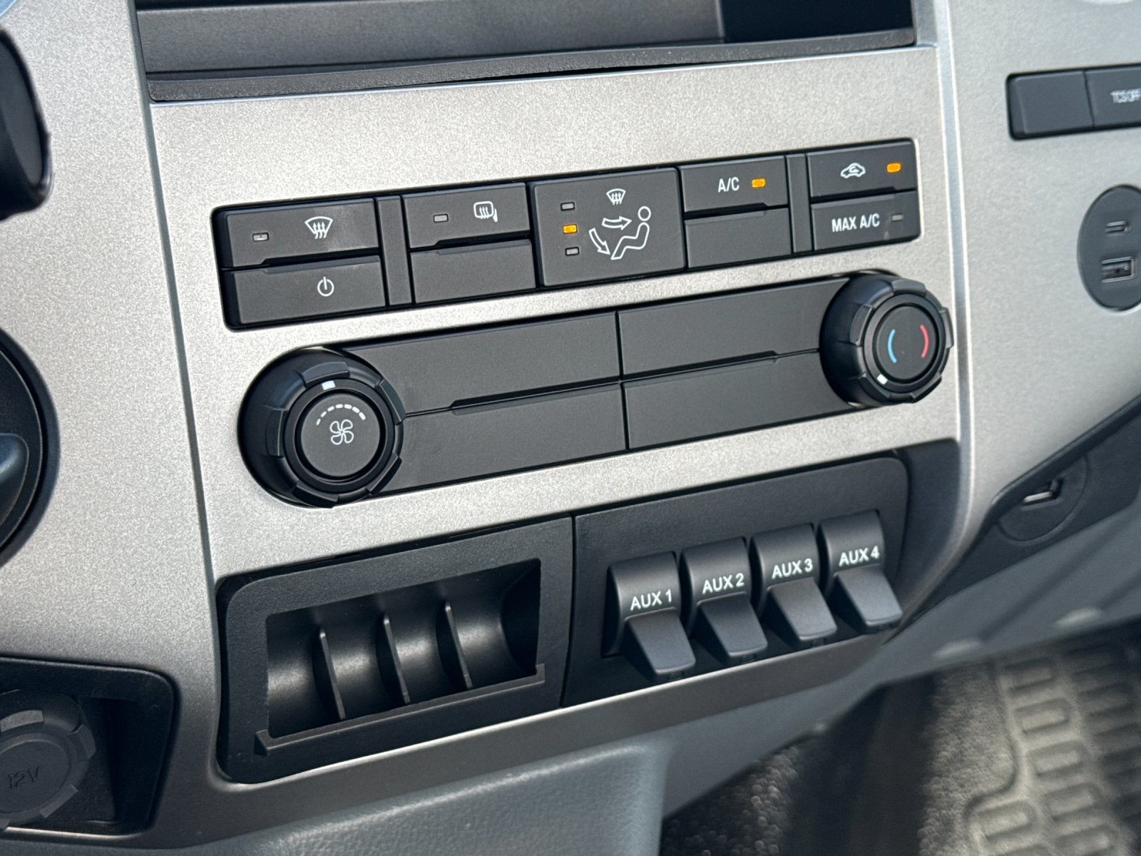 2027 Ford F-750SD Base