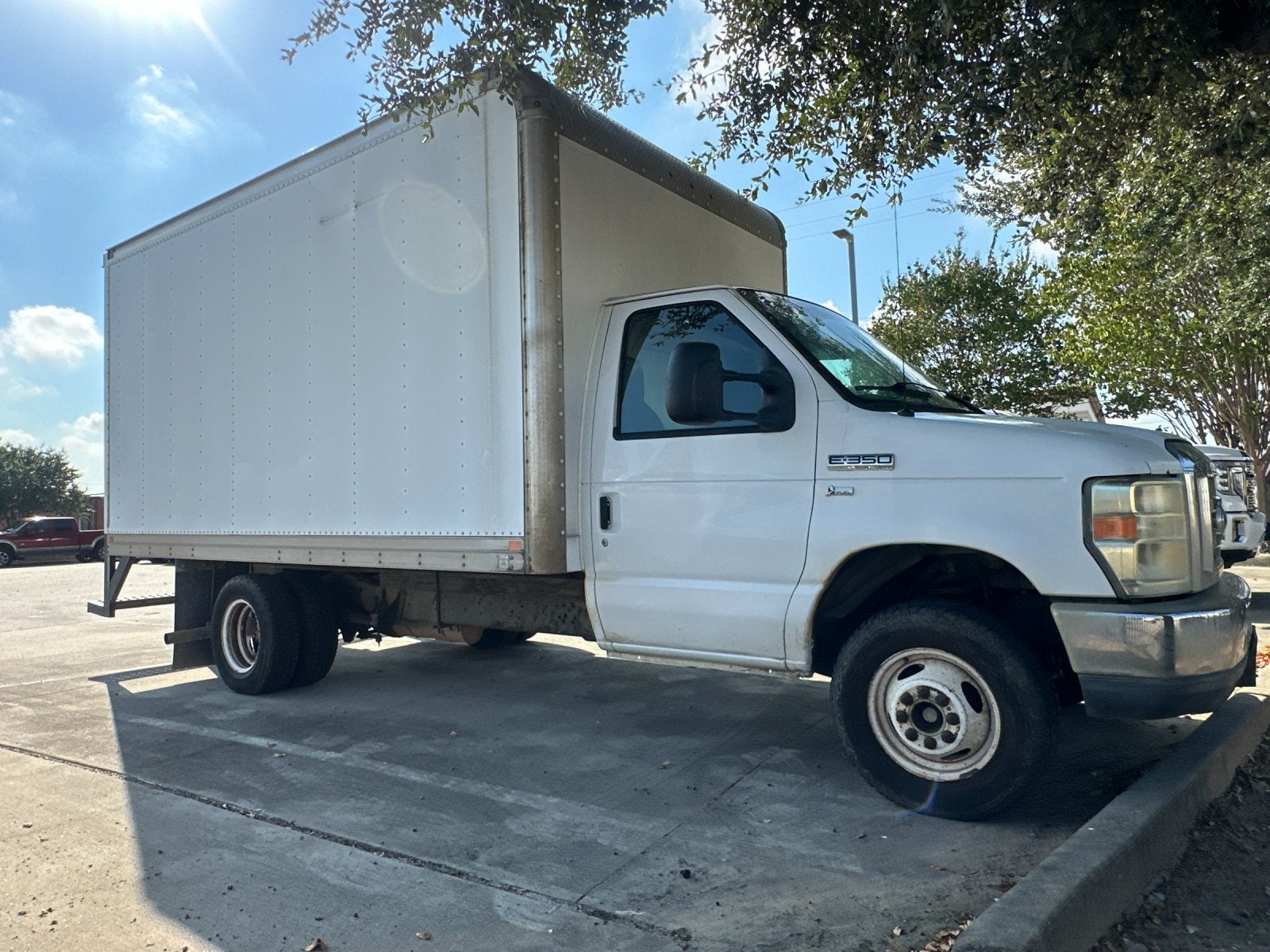 2011 Ford E-350SD Base Cutaway