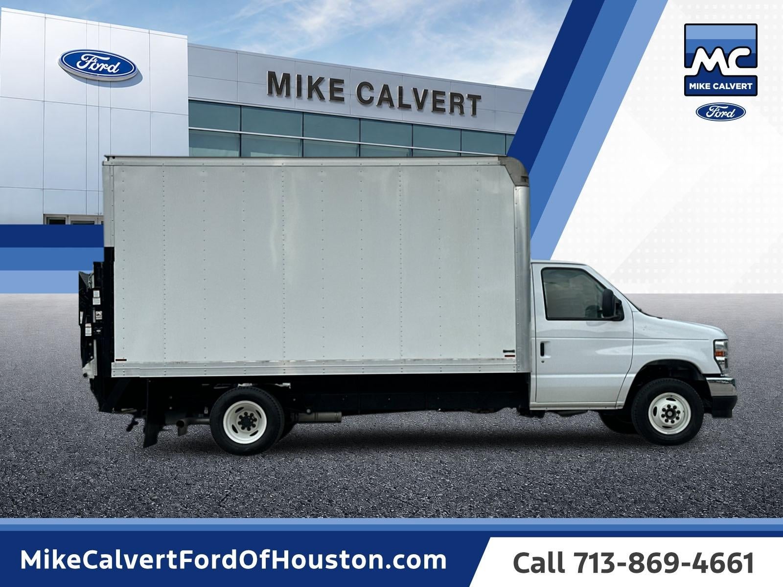 2025 Ford E-450SD Base