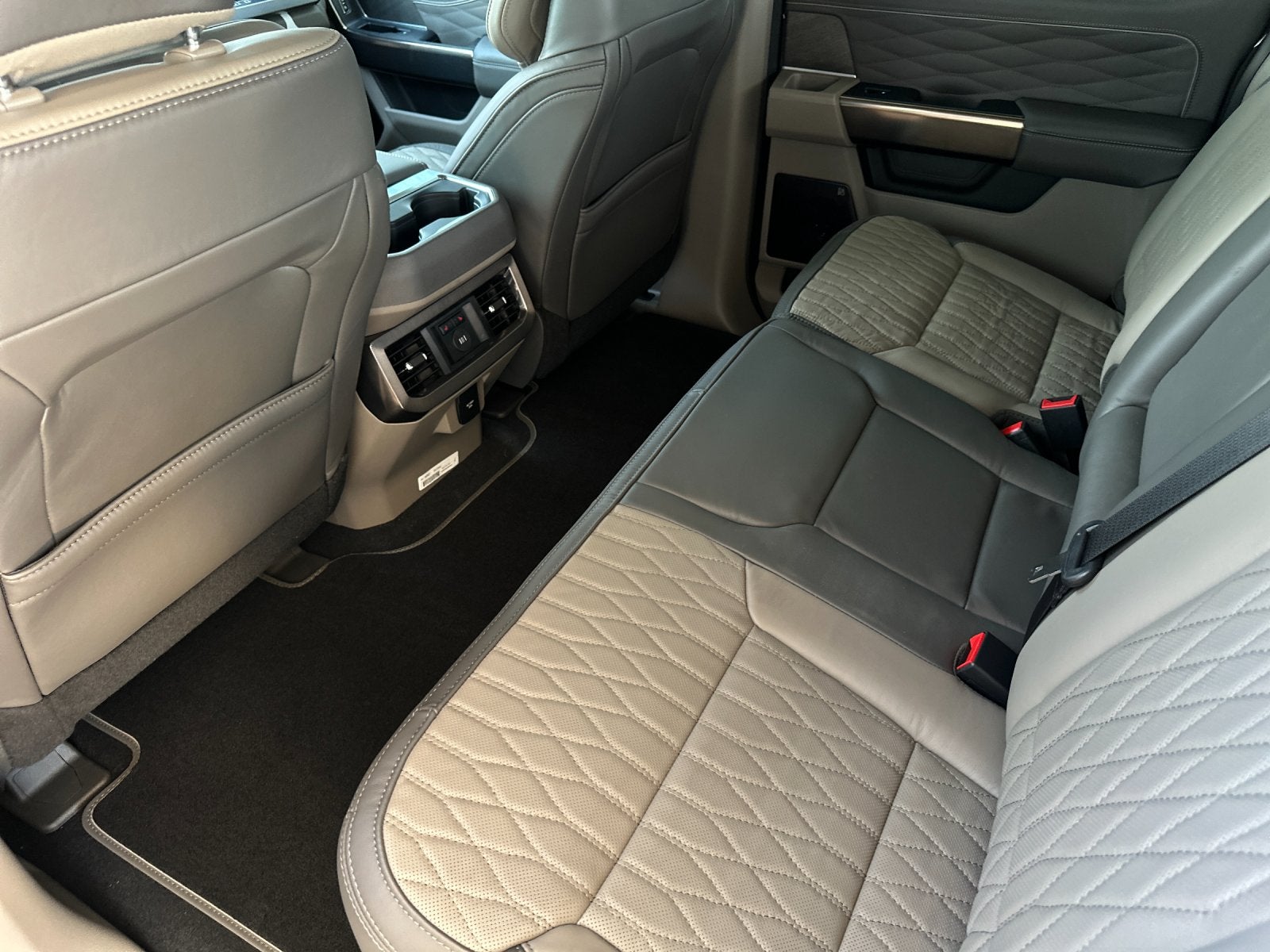 2027 Ford F-350SD Platinum
