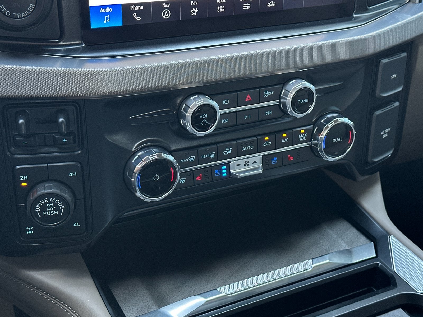 2027 Ford F-350SD Platinum