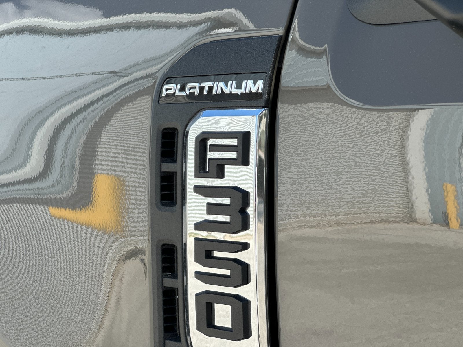 2027 Ford F-350SD Platinum