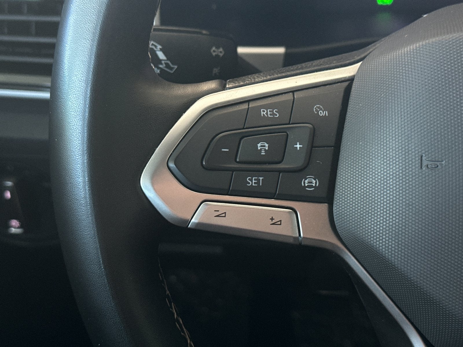 2022 Volkswagen Atlas Cross Sport 2.0T SE w/Technology