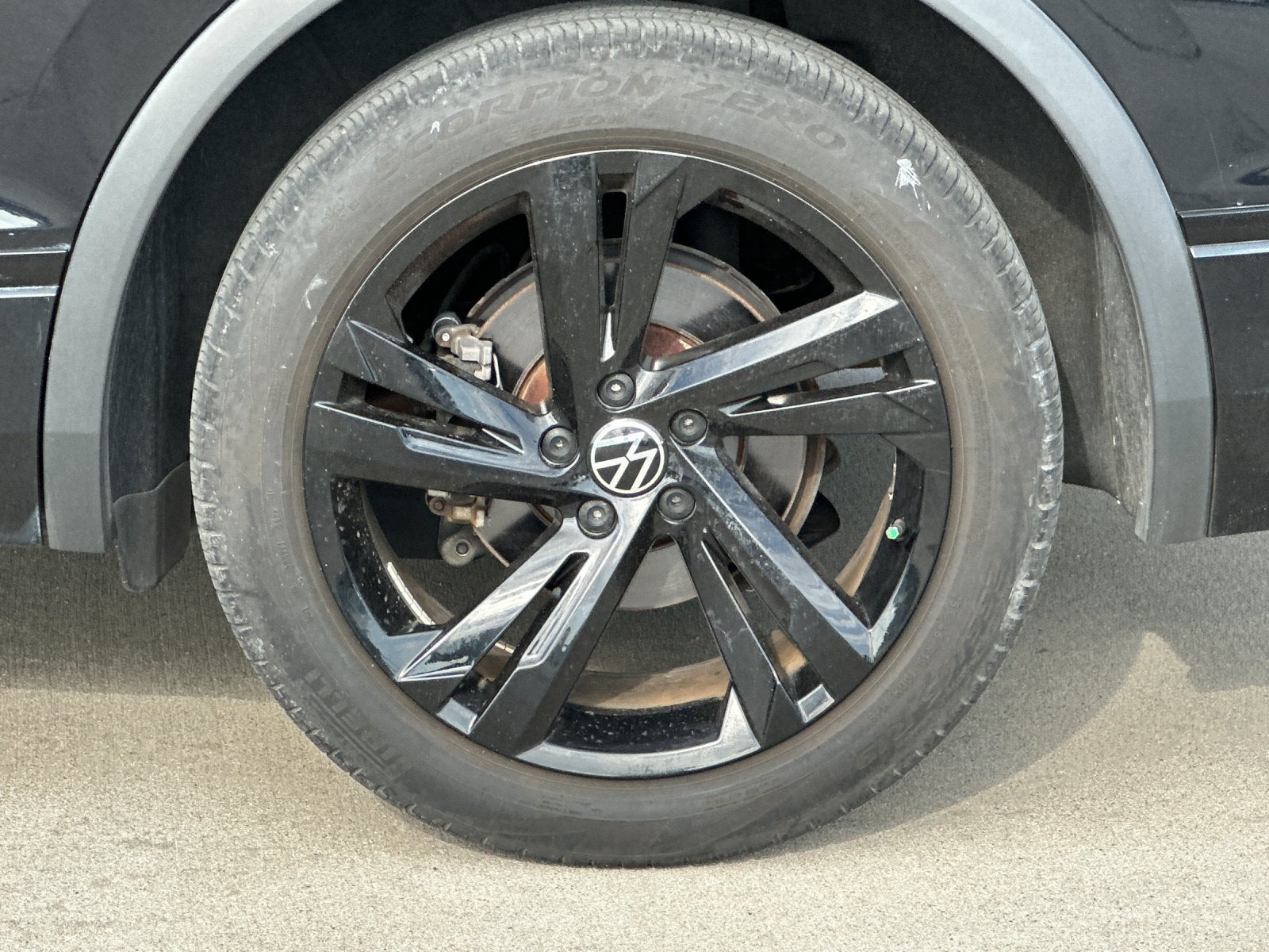 2023 Volkswagen Tiguan 2.0T SE R-Line Black